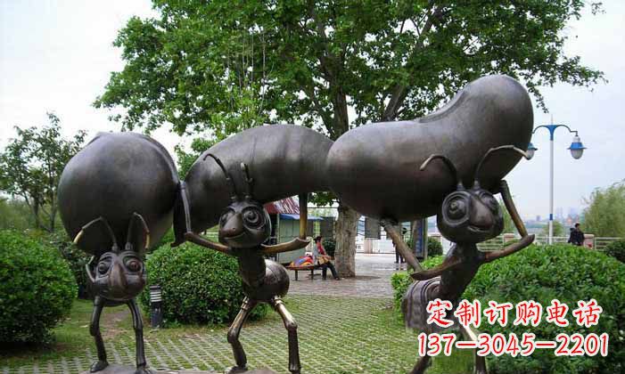 廊坊蚂蚁之美搬运粮食的公园铜雕