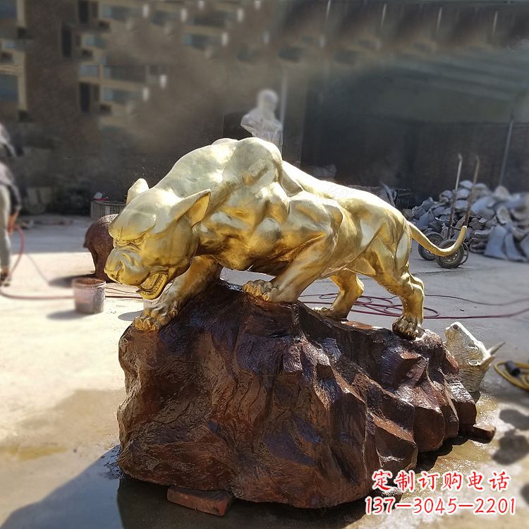 廊坊铸铜雕刻的豹子公园景区情景动物雕塑
