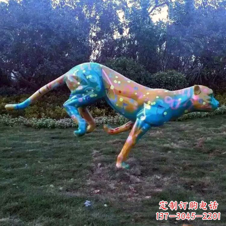 廊坊玻璃钢彩绘豹子雕塑-公园草坪动物雕塑摆件