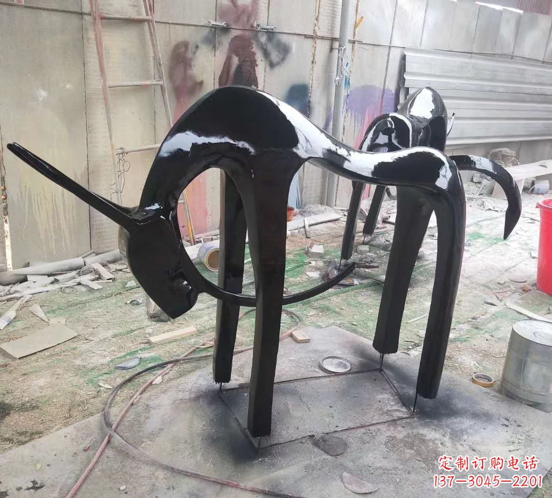 廊坊玻璃钢制作的鹿雕塑——装点你的庭院