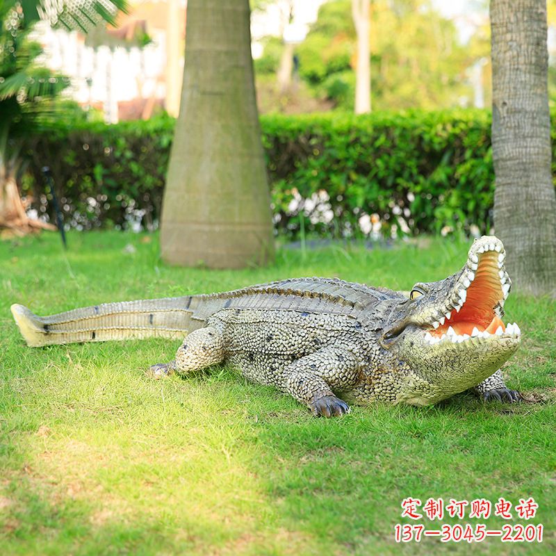 廊坊玻璃钢雕塑户外园林景观装饰仿真动物鳄鱼摆件