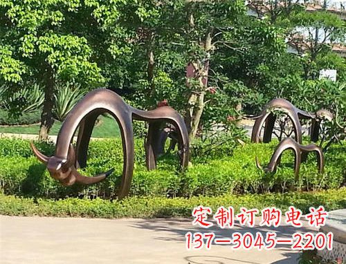 廊坊玻璃钢动物雕塑公园草坪的美丽装饰