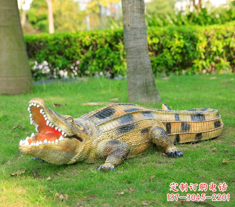 廊坊玻璃钢鳄鱼 草坪绿地仿真动物雕塑