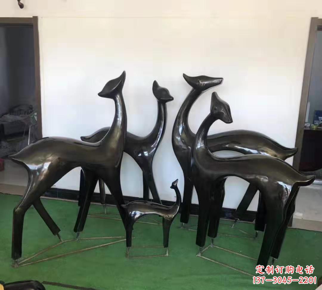 廊坊玻璃钢仿铜鹿雕塑完美点缀庭院景观