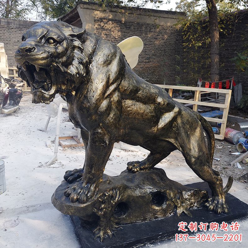 廊坊玻璃钢仿铜老虎雕塑