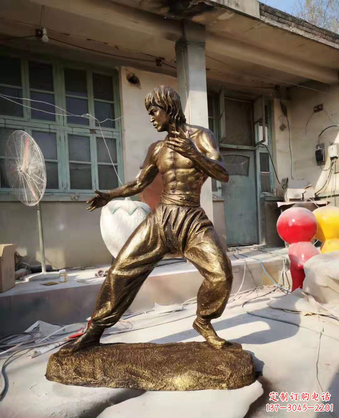 廊坊玻璃钢仿铜李小龙雕塑广场电影明星人物雕塑 (4)