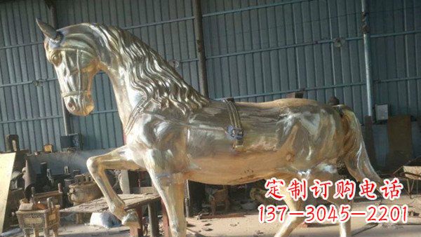 廊坊玻璃钢仿铜动物雕塑——给马公园带来活力