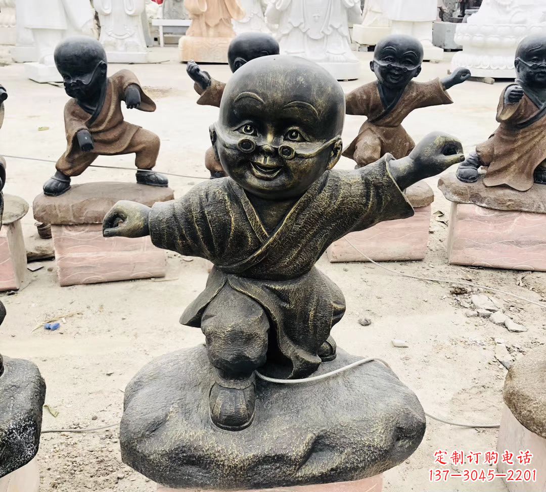廊坊玻璃钢仿铜小和尚雕塑公园景观人物雕塑
