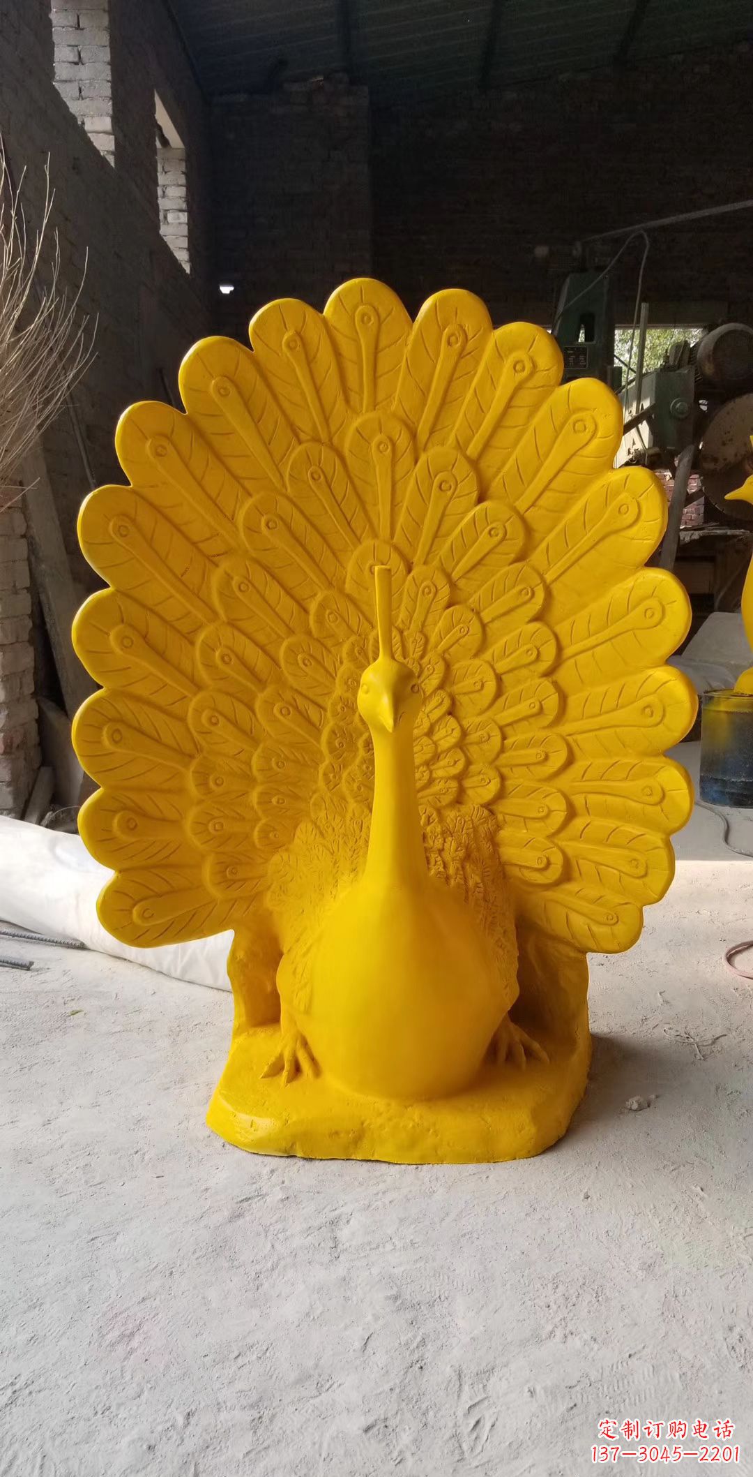 廊坊玻璃钢制作的孔雀雕塑