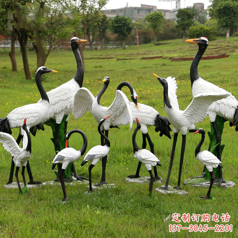 廊坊玻璃钢仿真仙鹤雕塑-公园草坪草丛动物摆件