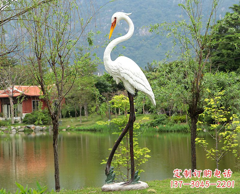 廊坊玻璃钢仙鹤雕塑——传承中国传统文化