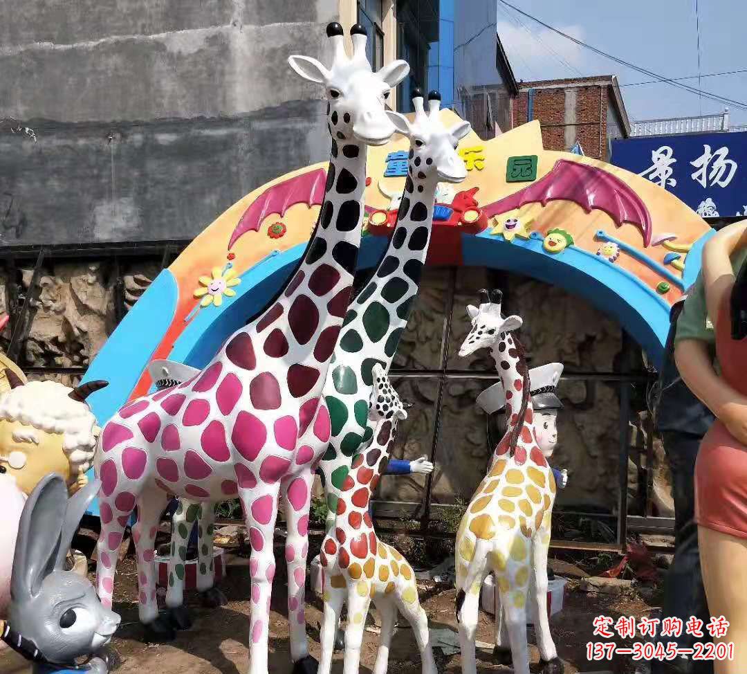 廊坊玻璃钢材质的长颈鹿雕塑——点缀公园景观