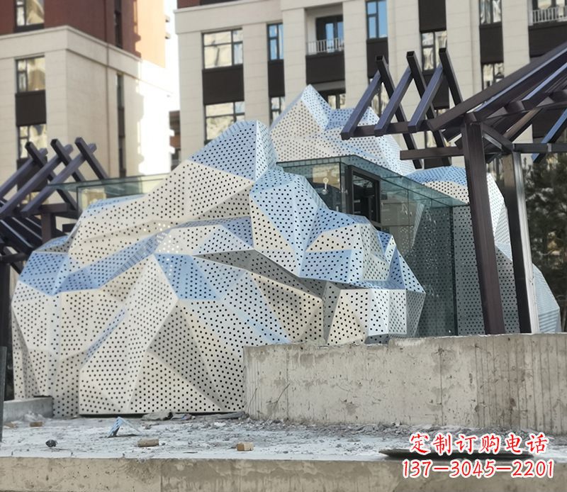 廊坊不锈钢假山雕塑给空间带来更多活力