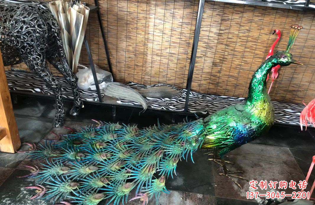廊坊不锈钢彩色景观孔雀雕塑