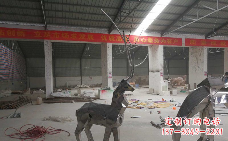 廊坊不锈钢麋鹿雕塑静谧美丽的自然之美