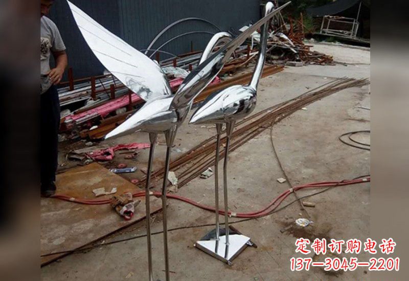 廊坊不锈钢仙鹤雕塑象征着美丽与和谐