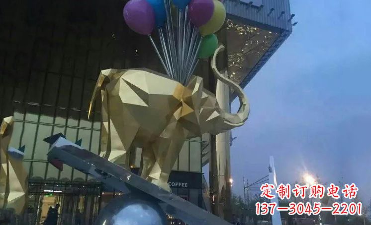 廊坊大象踩高跷——点缀城市景观