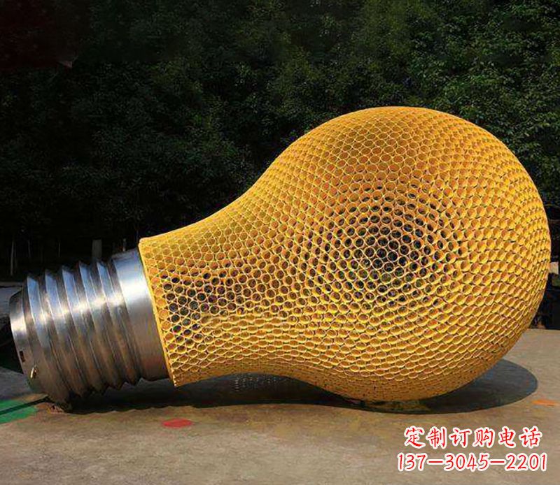 廊坊不锈钢灯泡雕塑灯光下的美丽