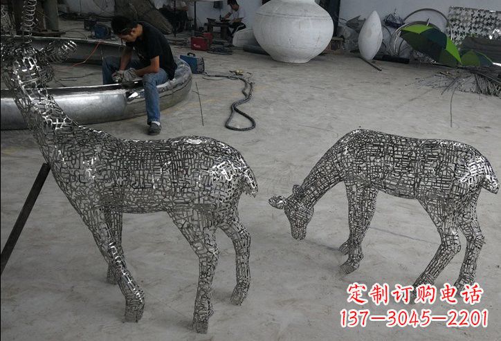 廊坊不锈钢动物镂空鹿雕塑精美的艺术品