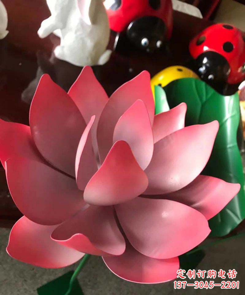 廊坊不锈钢仿真荷花雕塑