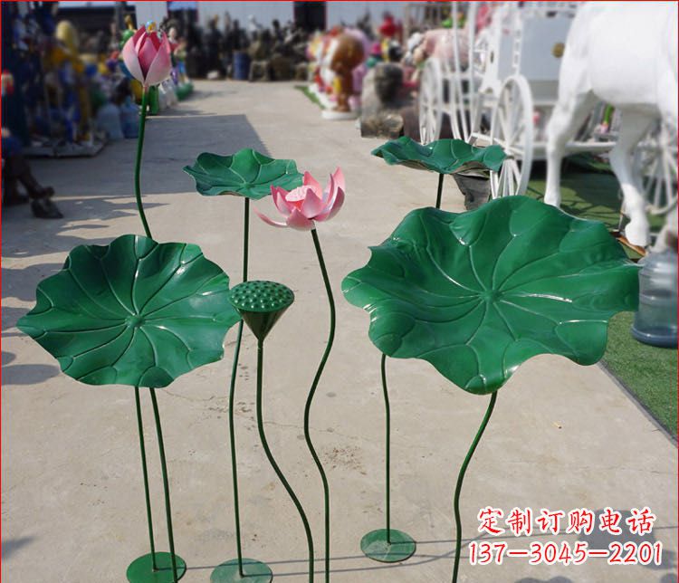 廊坊不锈钢荷花雕塑色彩斑斓美不胜收