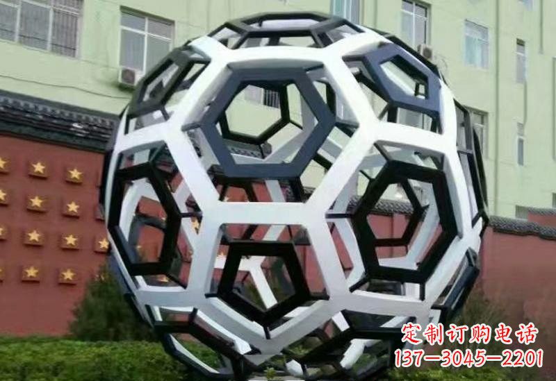 廊坊不锈钢公园的镂空足球雕塑