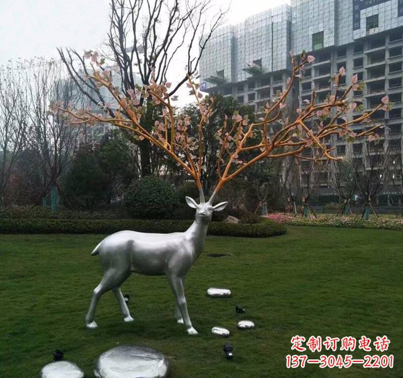 廊坊不锈钢公园的梅花鹿雕塑