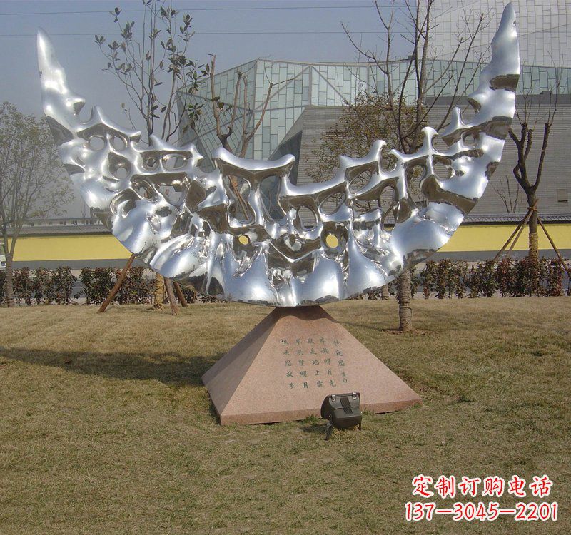 廊坊不锈钢公园抽象月亮雕塑