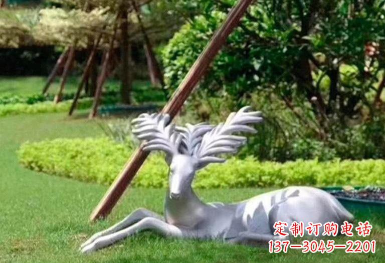 廊坊不锈钢公园大角鹿雕塑精致而美丽