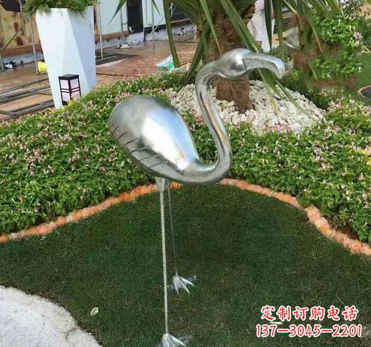廊坊火烈鸟雕塑美丽而又充满力量