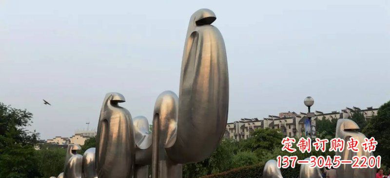 廊坊不锈钢广场上的骆驼雕塑