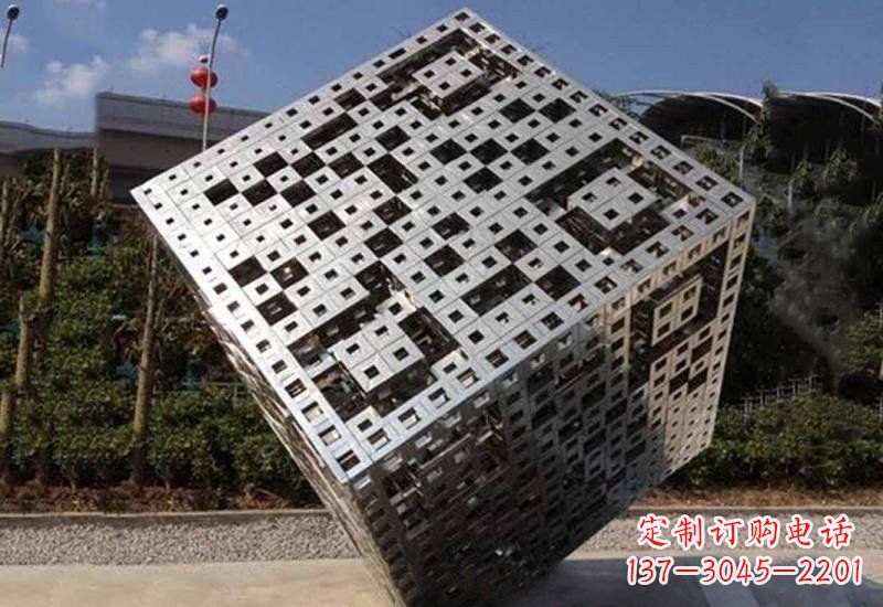 廊坊不锈钢广场上的魔方雕塑