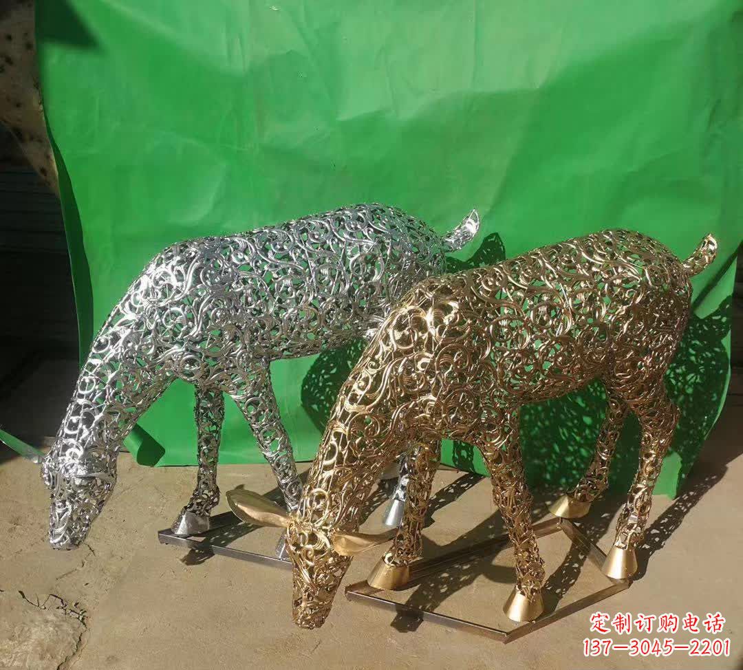 廊坊不锈钢广场上的梅花鹿雕塑