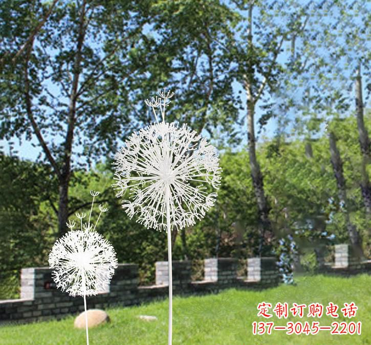 廊坊不锈钢广场上的蒲公英雕塑