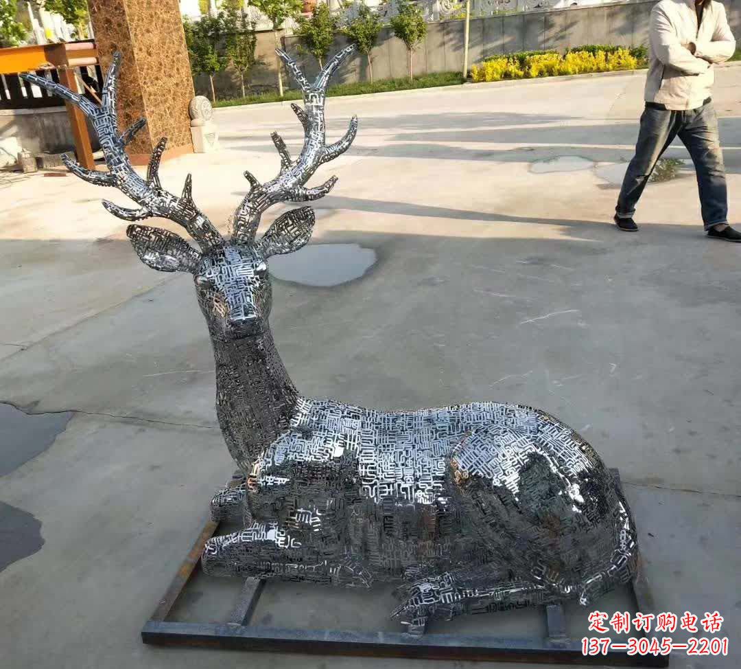 廊坊梅花鹿雕塑点缀不锈钢广场星空