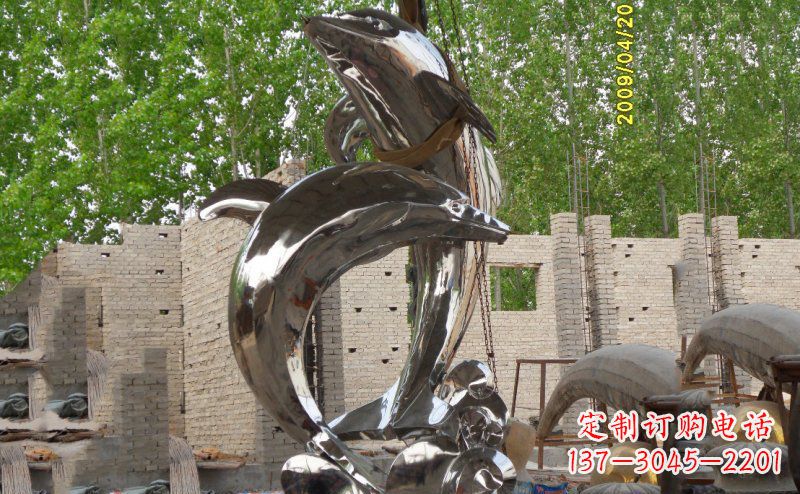 廊坊海豚之美不锈钢海边雕塑
