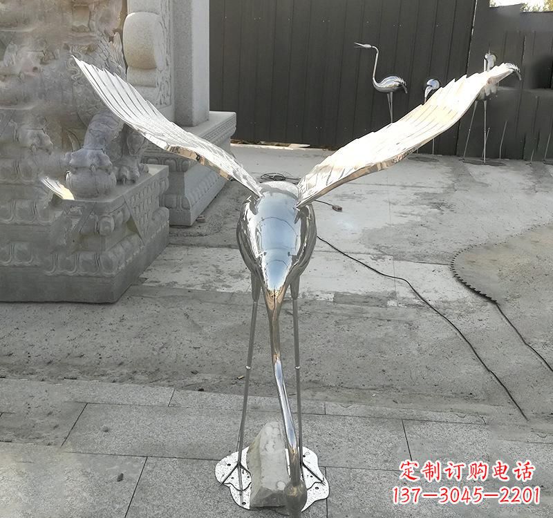 廊坊不锈钢仙鹤雕塑美丽与坚固并存