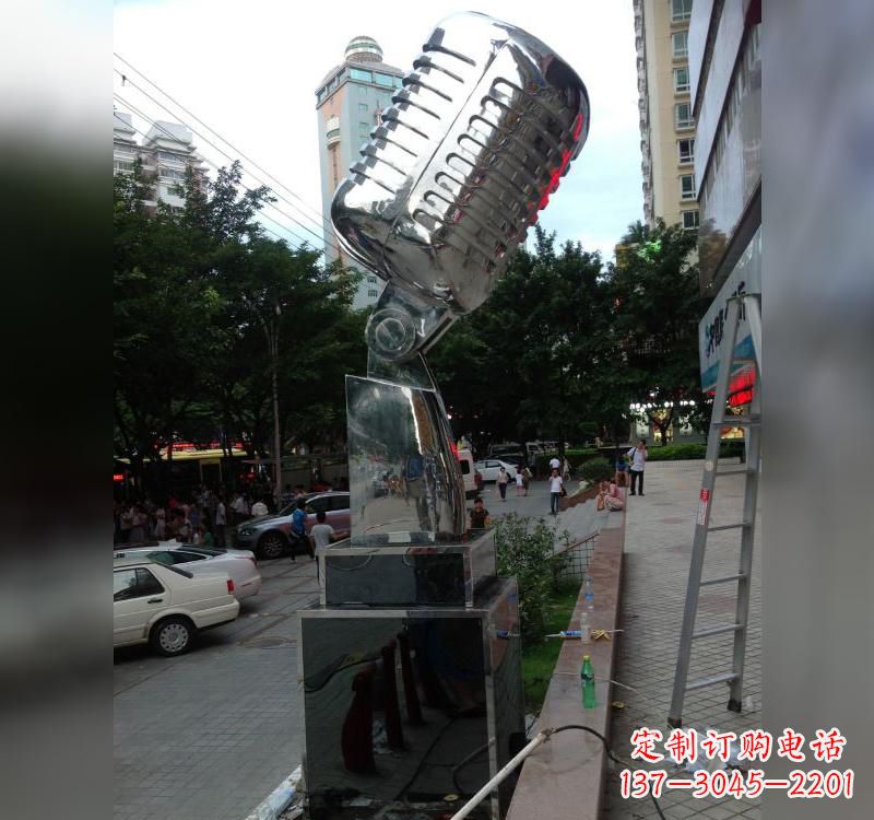 廊坊不锈钢话筒雕塑高贵而又精致