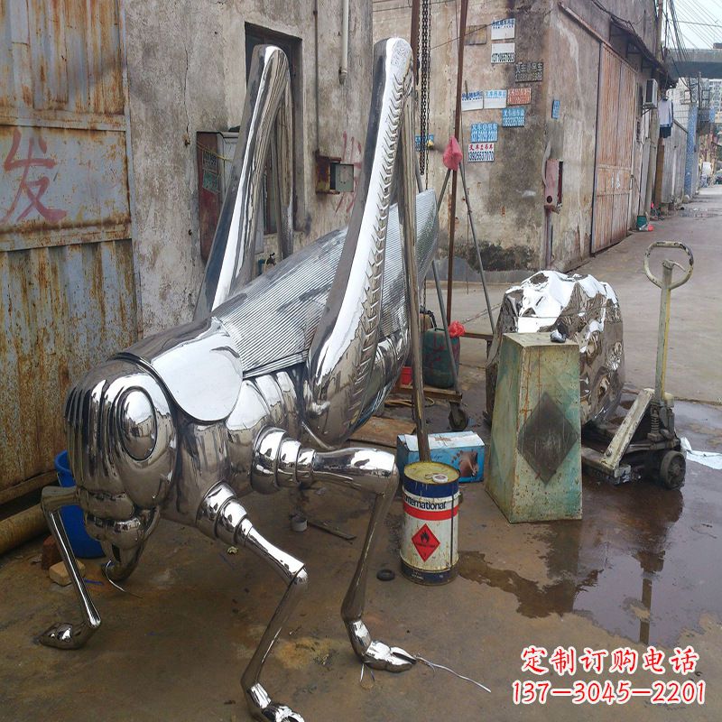 廊坊不锈钢蝗虫雕塑营造美好的自然环境