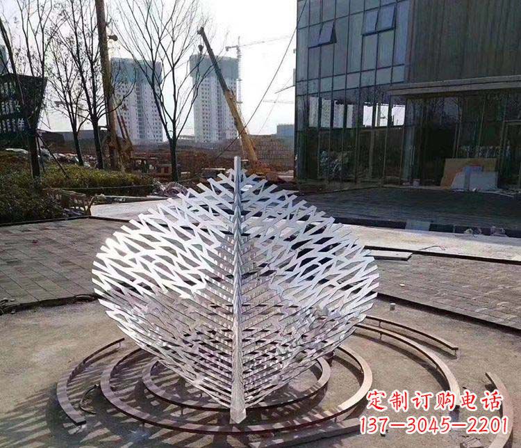 廊坊不锈钢镂空树叶雕塑精美雕刻的艺术