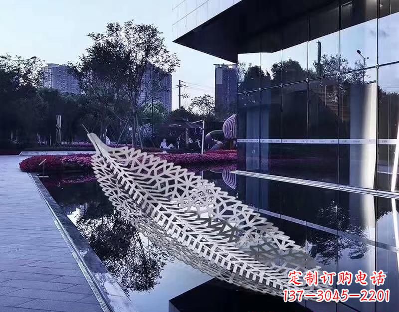 廊坊不锈钢镂空树叶雕塑——精致美观的艺术精品