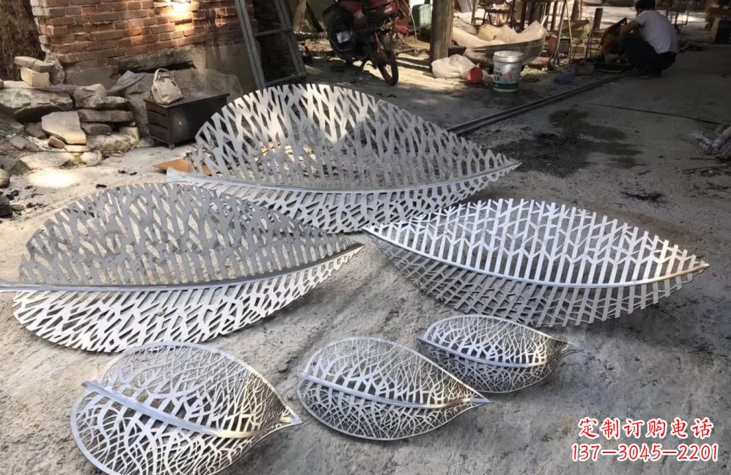 廊坊不锈钢树叶雕塑美丽的自然之美