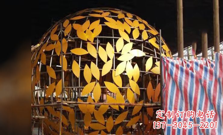 廊坊不锈钢镂空树叶雕塑——精美绝伦
