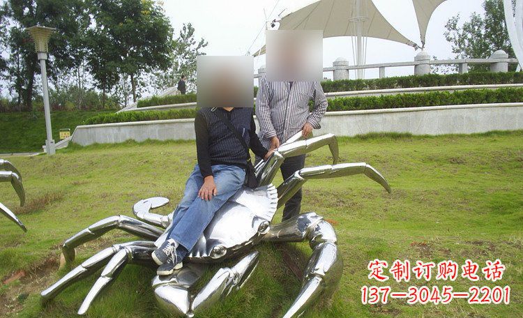 廊坊不锈钢螃蟹雕塑艺术美化公园环境