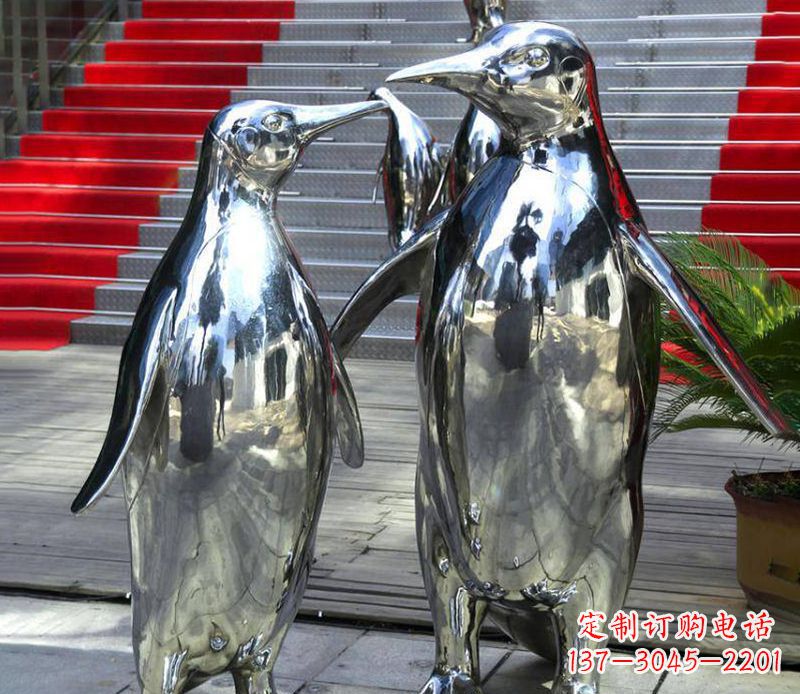 廊坊不锈钢企鹅雕塑传递着浓浓爱意