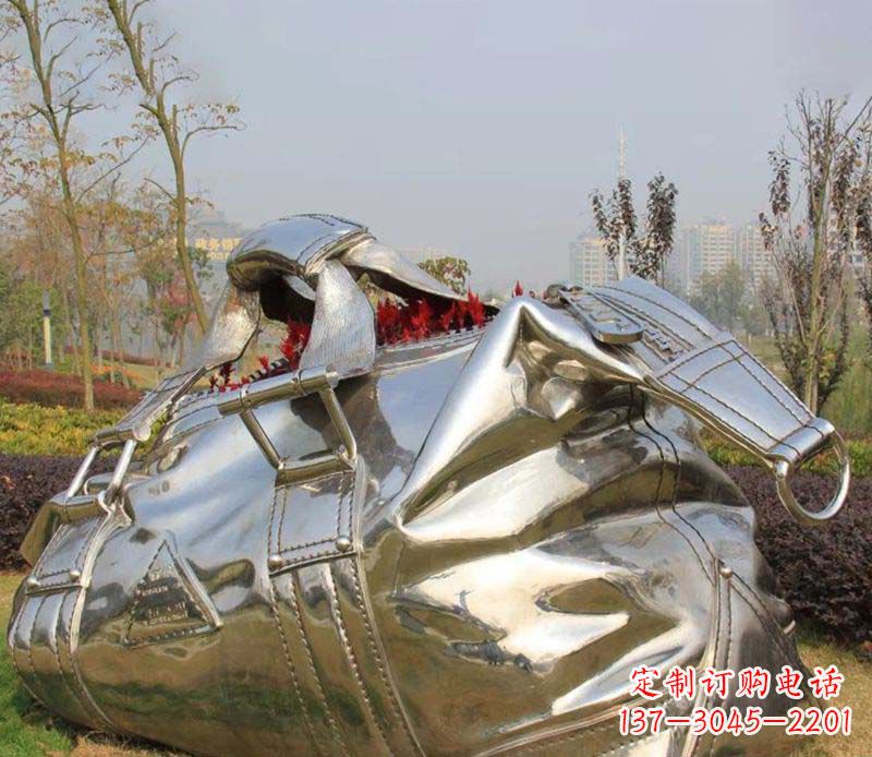 廊坊精美不锈钢手提包雕塑