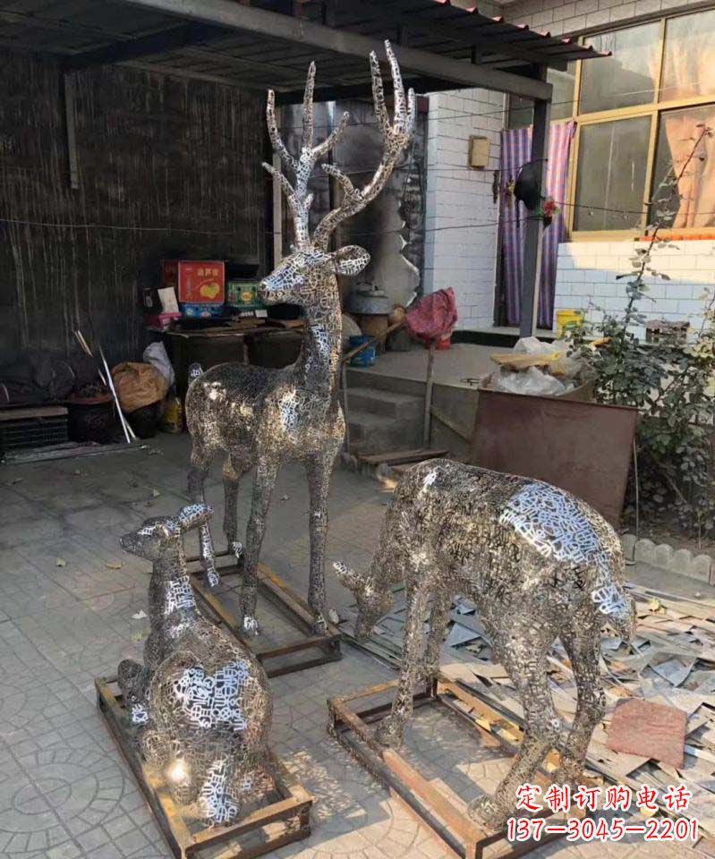 廊坊不锈钢庭院里的梅花鹿雕塑