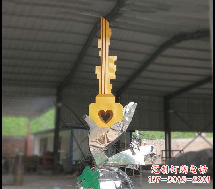 廊坊不锈钢校园手提钥匙雕塑
