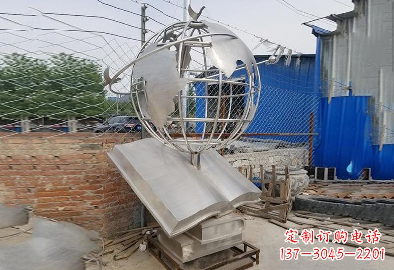 廊坊不锈钢校园里的地球雕塑