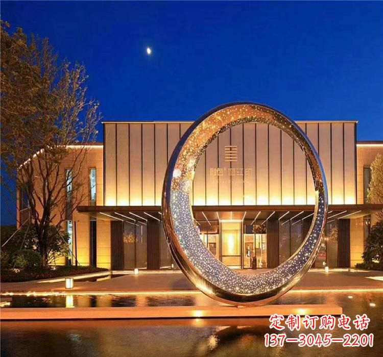 廊坊不锈钢圆环雕塑给空间增添无限美感